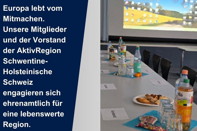 gedeckter Tisch mit Verpflegung für Besprechungen